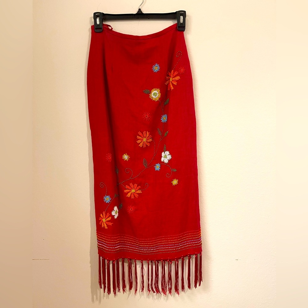 Linen skirt with fringe in the hemline Embroidered floral design in the front.